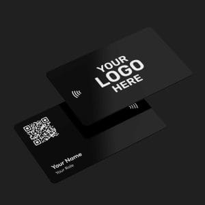 Imagen de la vista lateral de una tarjeta NFC digital de presentación Taptika Black